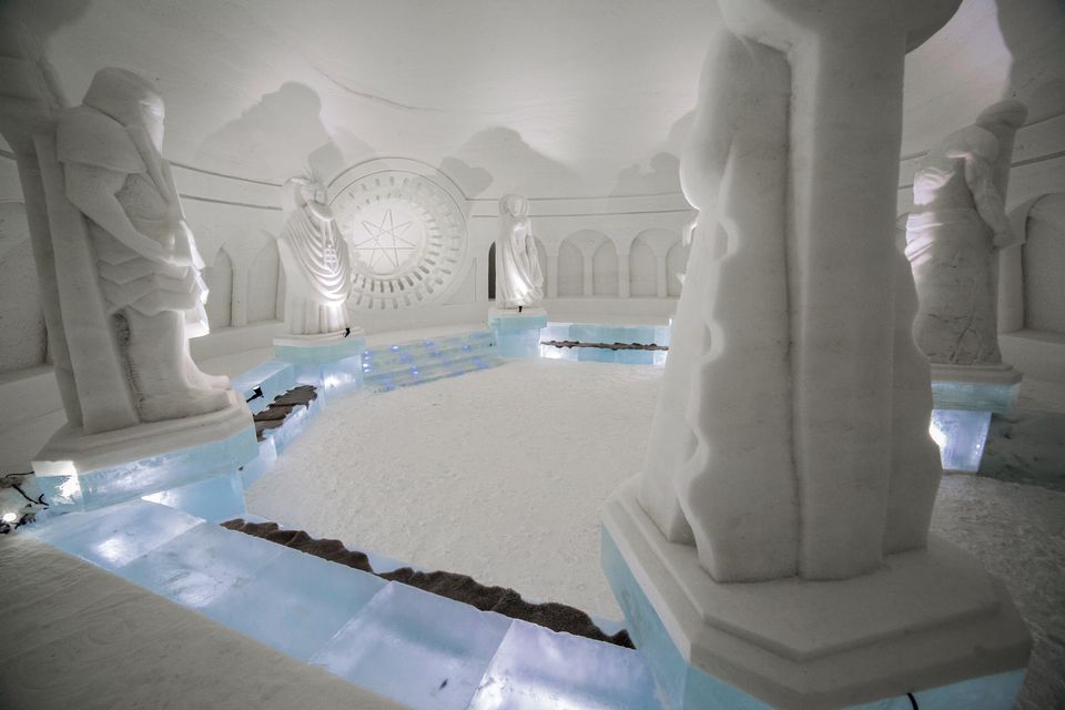 Из снега и льда – в Финляндии изваяли замок по мотивам «Игры престолов» 9