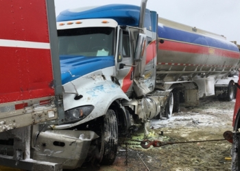 Около 70 автомобилей столкнулись в Канаде из-за гололеда