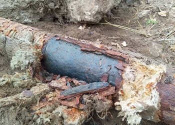 Дырявые сети: «Николаевоблтеплоэнерго» в «Лесках» ликвидирует порыв на теплосетях, переданных предприятию в 2017 году