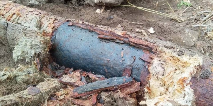 Дырявые сети: «Николаевоблтеплоэнерго» в «Лесках» ликвидирует порыв на теплосетях, переданных предприятию в 2017 году