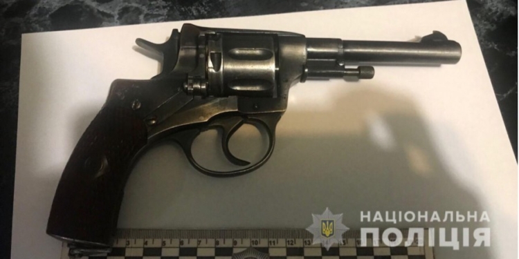 В электричке Киев-Мироновка боец военизированной охраны открыл огонь на поражение по хулиганам