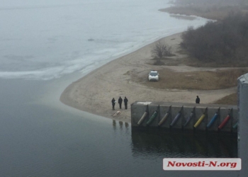 В Николаеве из Ингула достали тело мужчины