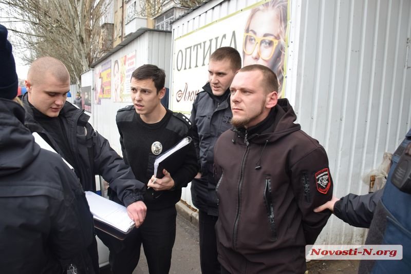 В центре Николаева задержали молодого человека с пистолетом. Им оказался руководитель «Правой молоді» 1