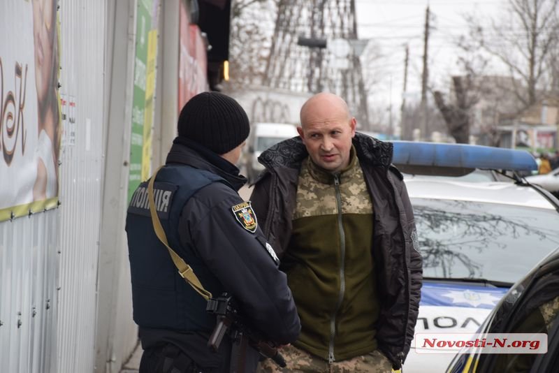 В центре Николаева задержали молодого человека с пистолетом. Им оказался руководитель «Правой молоді» 3
