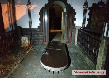 СБУ в центре Николаева выявила казино – дверь вскрывали “болгаркой”