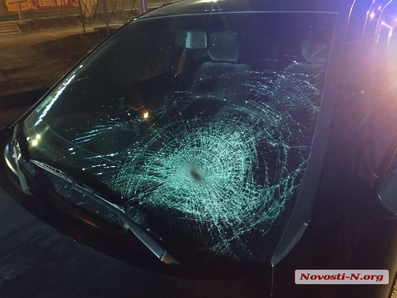 В Николаеве возле нового «Эпицентра» водитель «Опеля» сбил женщину с ребенком 3