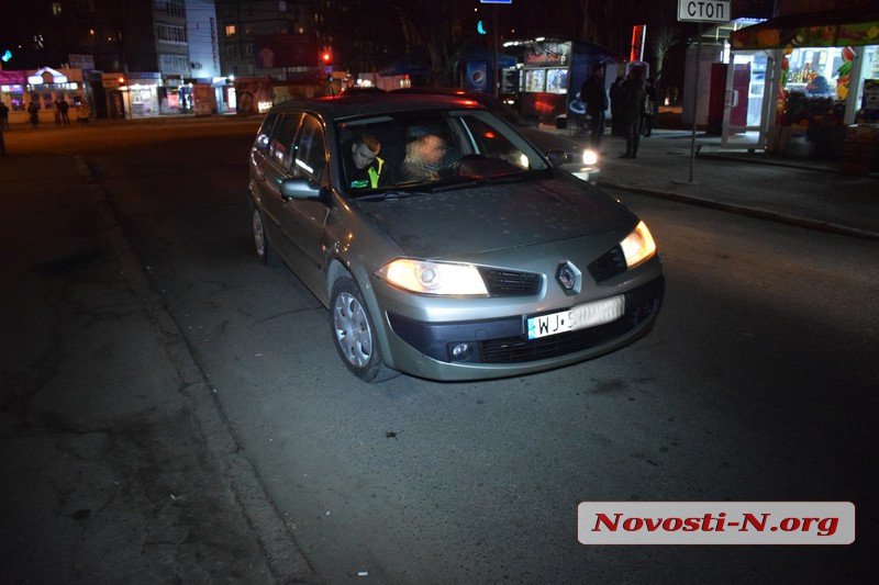 В Николаеве водитель «Рено» сбил школьника, неожиданно выбежавшего на дорогу 3