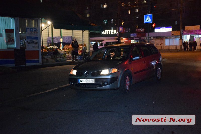 В Николаеве водитель «Рено» сбил школьника, неожиданно выбежавшего на дорогу 7
