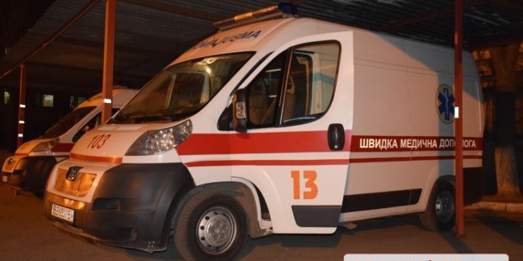 Человек, назвавшийся врачом, напал с кулаками на водителя «скорой помощи» в Николаеве