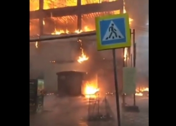 В РФ горит очередной торговый центр