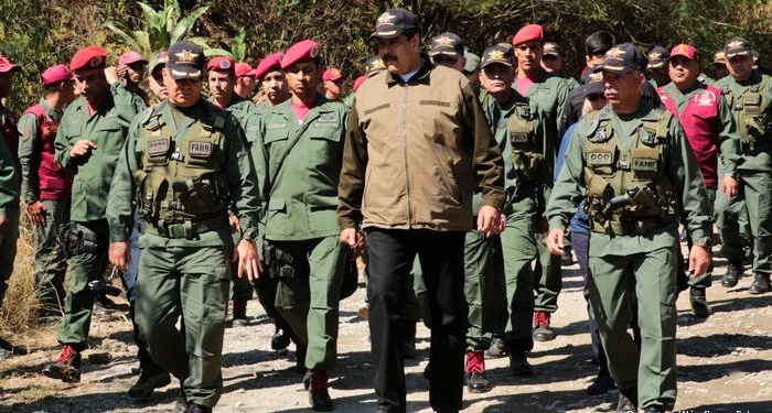 США призвали военных Венесуэлы переходить на сторону временного президента