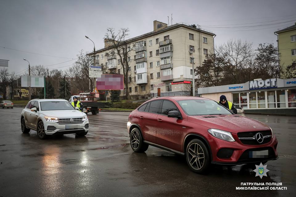 В Николаеве патрульные проверили действенность системы городского видеонаблюдения «Безопасный город» - у Варваровского моста «засекли» 5 нарушений 10