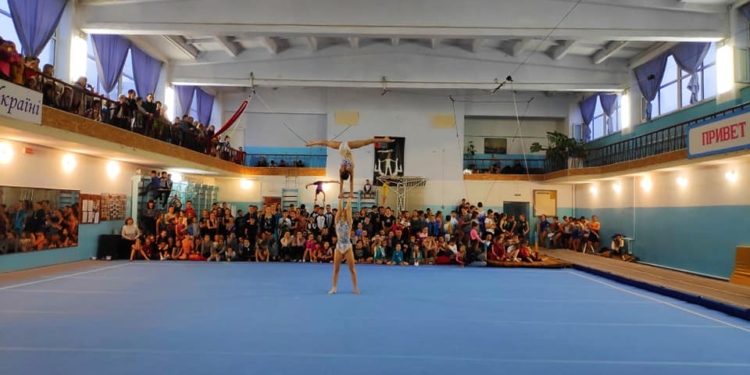 В Николаеве проходит Всеукраинский турнир по спортивной акробатике