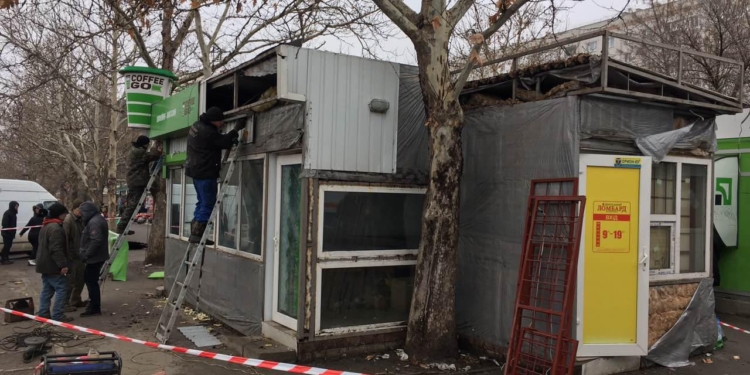 В Николаеве на 6-й Слободской демонтируют незаконные МАФы