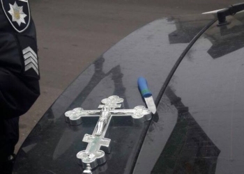 В центре Николаева хулиганил эксгибиционист с ножом