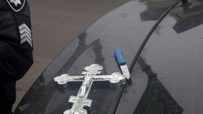 В центре Николаева хулиганил эксгибиционист с ножом