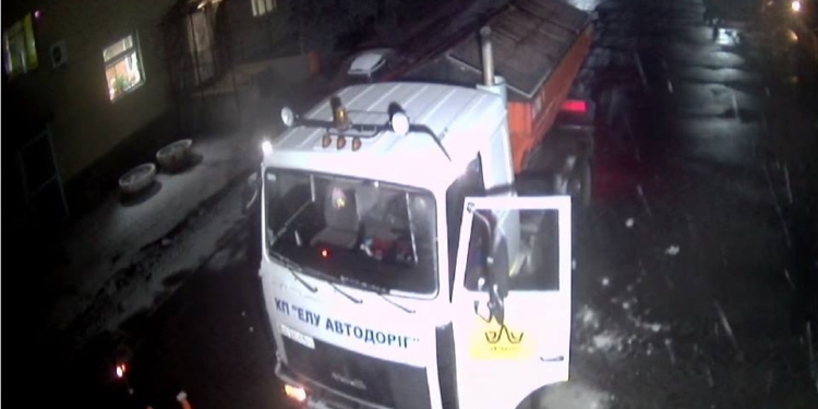 В Николаеве пошел снег, на дороги вышла техника ЭЛУ автодорог