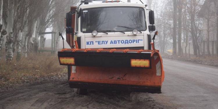 В ОГА решили заделать “городскую” яму в Варваровке, чтобы не менять схему движения маршруток