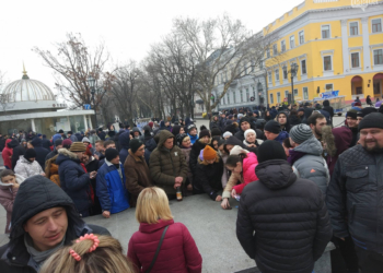 В Одессе неизвестные шутники собрали “проплаченный митинг”, а сами на него не пришли