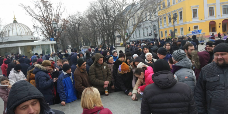 В Одессе неизвестные шутники собрали “проплаченный митинг”, а сами на него не пришли