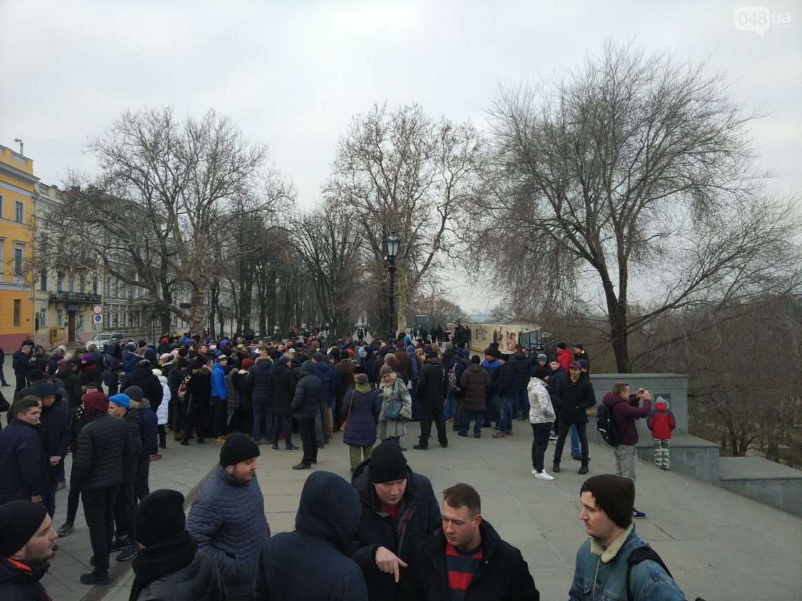 В Одессе неизвестные шутники собрали "проплаченный митинг", а сами на него не пришли 6