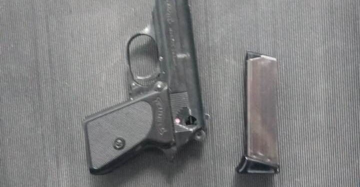 В Николаевском аэропорту задержали мужчину с пистолетом