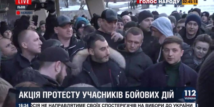 Фотофакт. Зеленского во Львове сопровождал личный охранник Коломойского