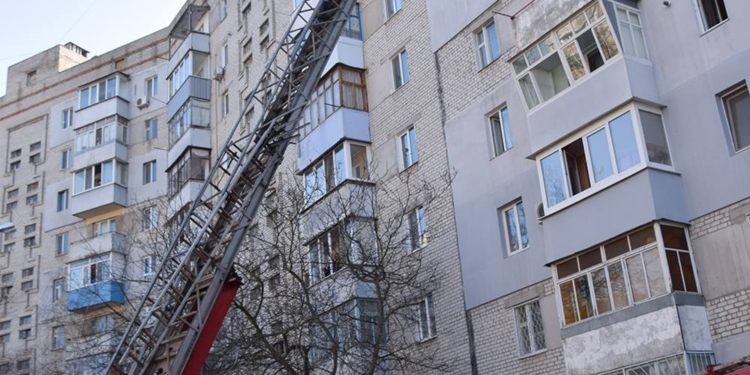 Обновлено. В Корабельном районе во время пожара в девятиэтажке пожарные спасли двух человек, еще 25 эвакуировали