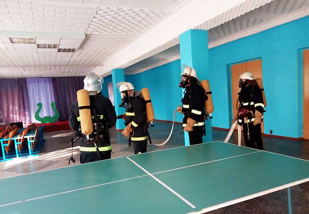Пожарные тренировались тушить школу и дом культуры на Николаевщине 9