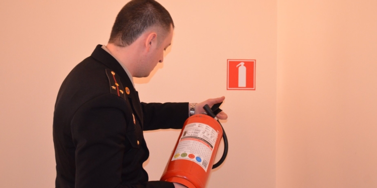 На Николаевщине спасатели проверяют помещения будущих избирательных участков – уже накопилось больше 3 тысяч замечаний