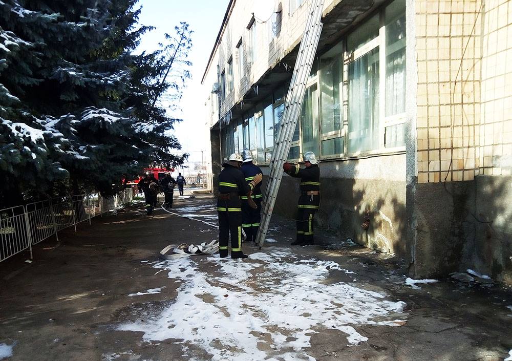 Пожарные тренировались тушить школу и дом культуры на Николаевщине 13