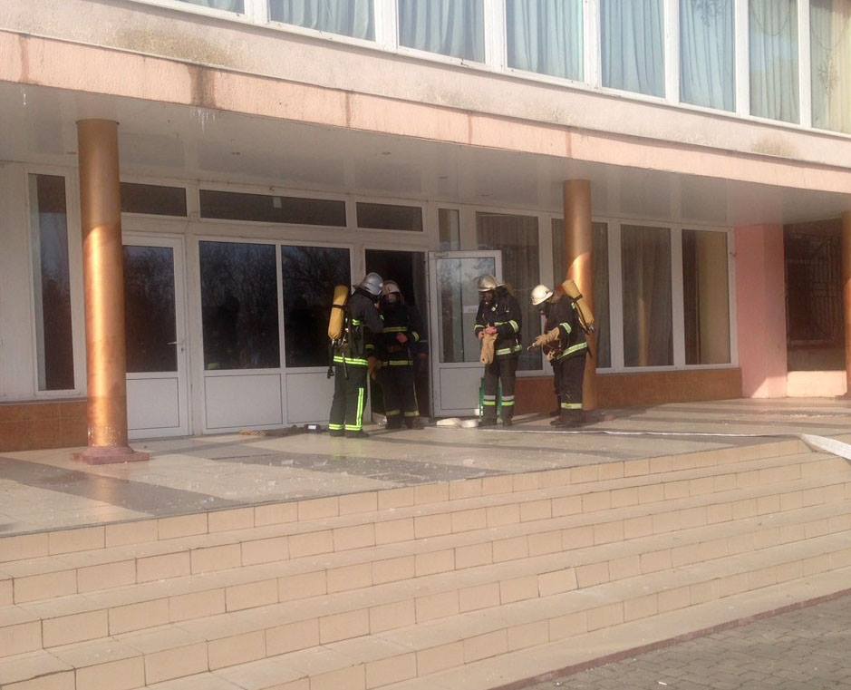 Пожарные тренировались тушить школу и дом культуры на Николаевщине 5