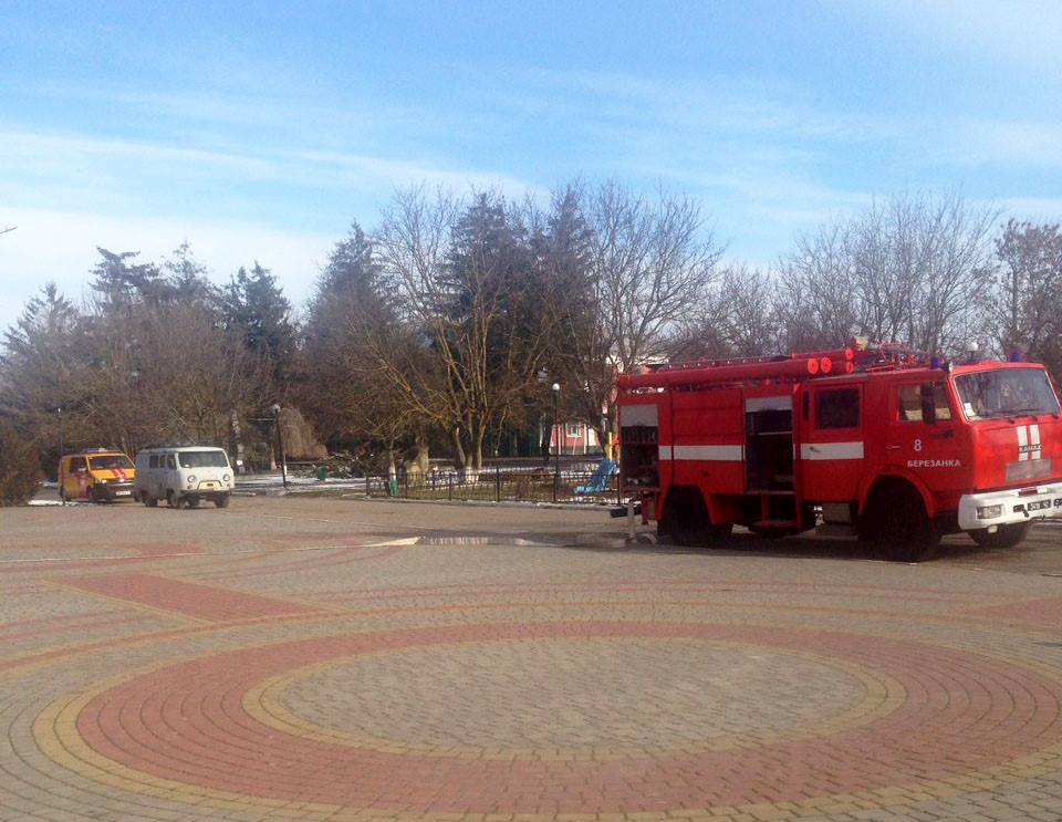Пожарные тренировались тушить школу и дом культуры на Николаевщине 7