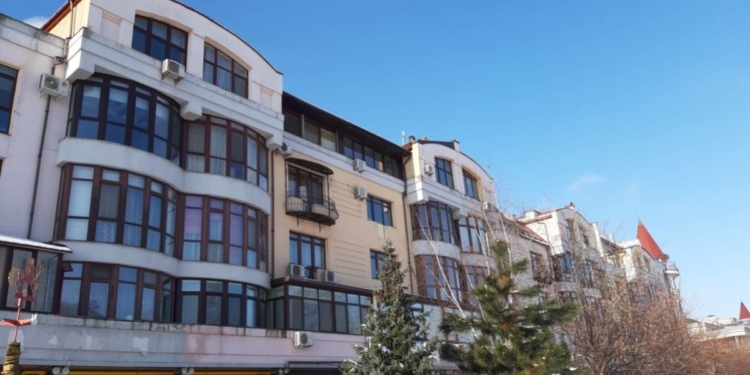 Квартиру Януковича в Киеве освятил священник