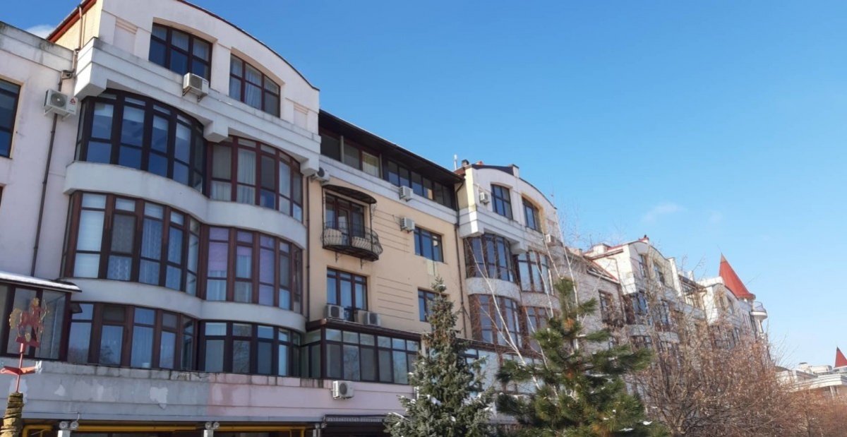 Квартиру Януковича в Киеве освятил священник