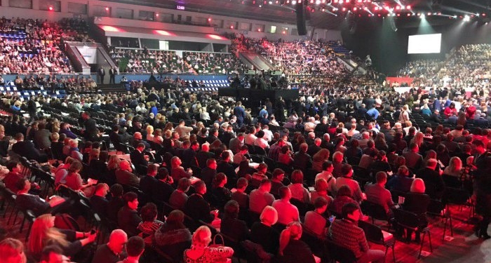 В Киеве проходит форум в поддержку Порошенко. Трансляция