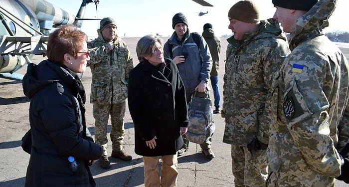 Американский сенатор Эрнс и посол США Йованович посетили Донбасс