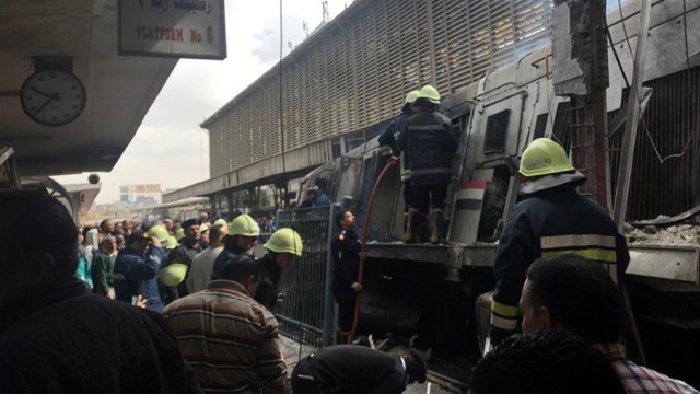 Трагедия в Каире. Не менее 20 человек сгорели на ж-д вокзале 3