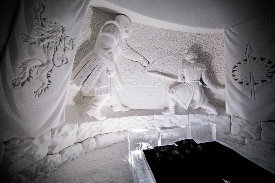 Из снега и льда – в Финляндии изваяли замок по мотивам «Игры престолов» 13