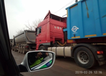 В Николаеве Укртрансбезопасность направляет фуры в объезд через Вознесенск – чтобы они не «убивали» дышащий на ладан Варваровский мост в Николаеве