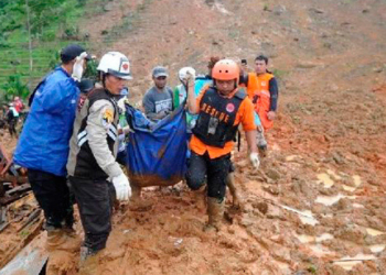В Индонезии обвалился золотой рудник, трое человек погибли