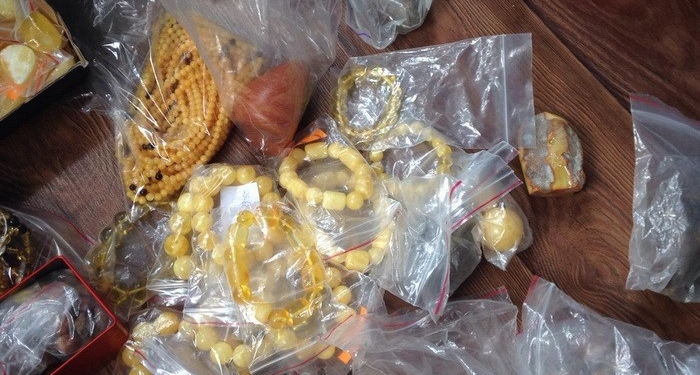 В Одесской области уроженец Восточной Азии организовал подпольный промышленный комплекс по обработке незаконно добытого янтаря