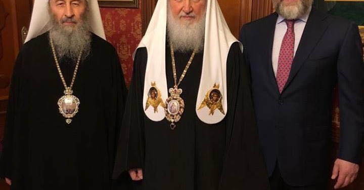 Онуфрий и Новинский вернулись из Москвы, где они поздравили патриарха Кирилла с 10-й годовщиной интронизации