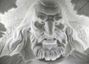 Из снега и льда – в Финляндии изваяли замок по мотивам «Игры престолов»