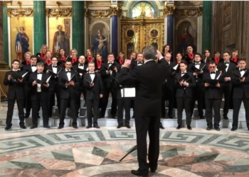 “Все могу за три рубля” и “Наводи, Петров, на город Вашингтон!”. В РФ на концерте в соборе спели песню об атомной бомбежке США