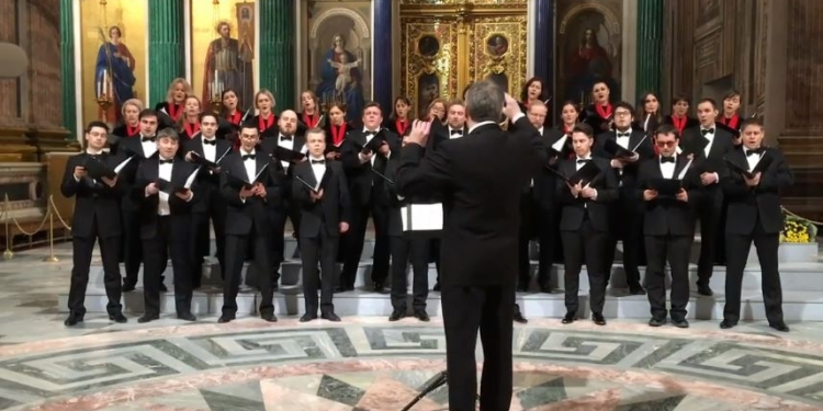 “Все могу за три рубля” и “Наводи, Петров, на город Вашингтон!”. В РФ на концерте в соборе спели песню об атомной бомбежке США