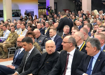 Главный посыл – не разбегаться. Народный фронт Яценюка не выдвинул, но и о поддержке Порошенко речь не идет