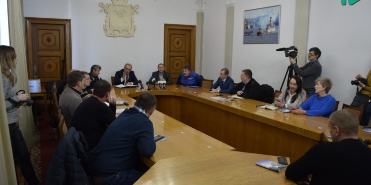 Исполком не будет повышать тарифы коммунальных ЖЭКов: «Вы можете быть управляющими компаниями, идите в народ»