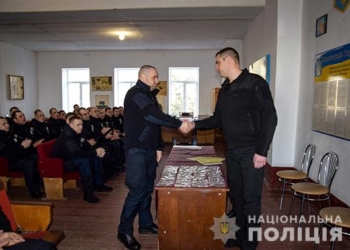 Николаевских полицейских-спецназовцев отметили наградами Президента за участие в АТО