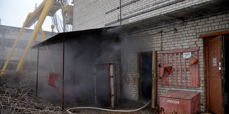 В Николаеве пожарные тушили здание ЖКП «Південь»